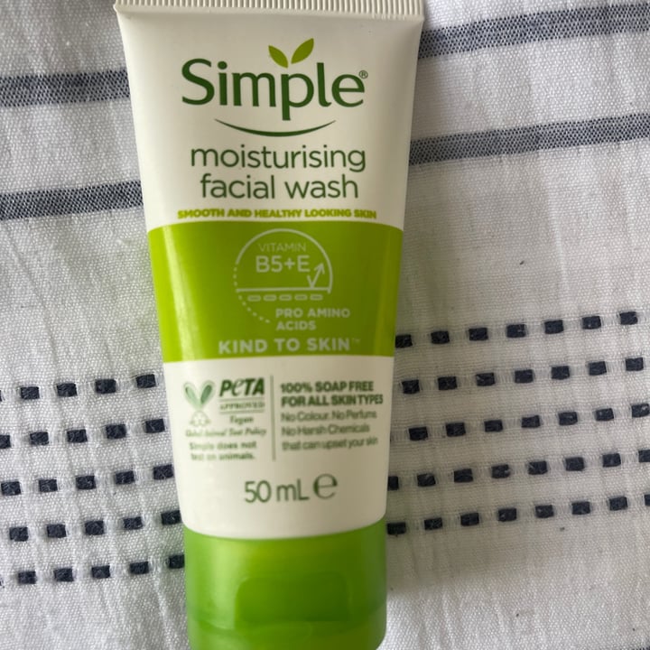 photo of Simple Moisturising facial wash shared by @cinziadicioccio on  23 Sep 2023 - review