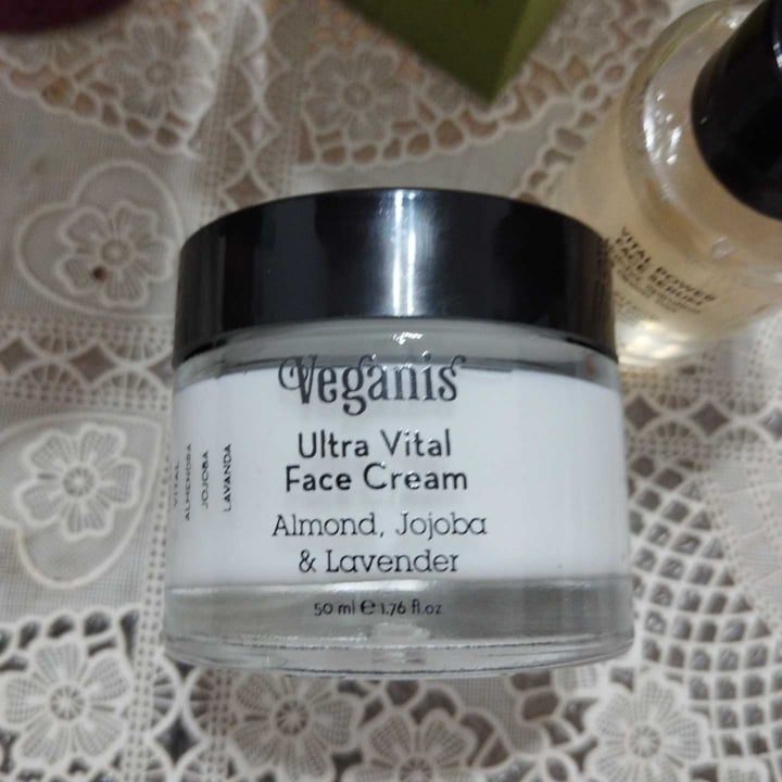 photo of Veganis Crema Facial Ultra Vital shared by @nachuquiroz on  15 Feb 2024 - review