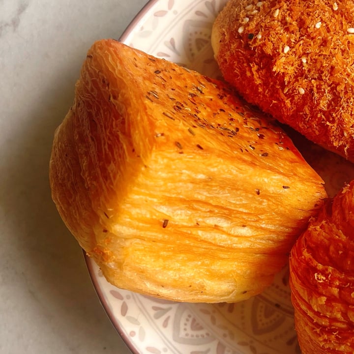 photo of Greendot Patisserie Rosemary Hand-Pulled Bun shared by @consciouscookieee on  06 Oct 2025 - review