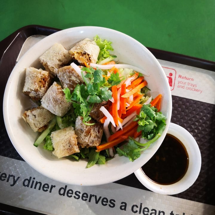 photo of Baguette HƯƠNG VIỆT Vermicelli with vegetarian spring rolls shared by @torero on  15 Apr 2024 - review