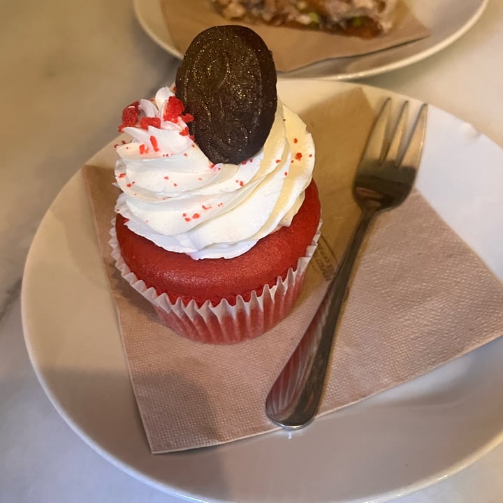 photo of Tauer Bakery Cupcake Red Velvet shared by @cate111 on  05 Jan 2024 - review