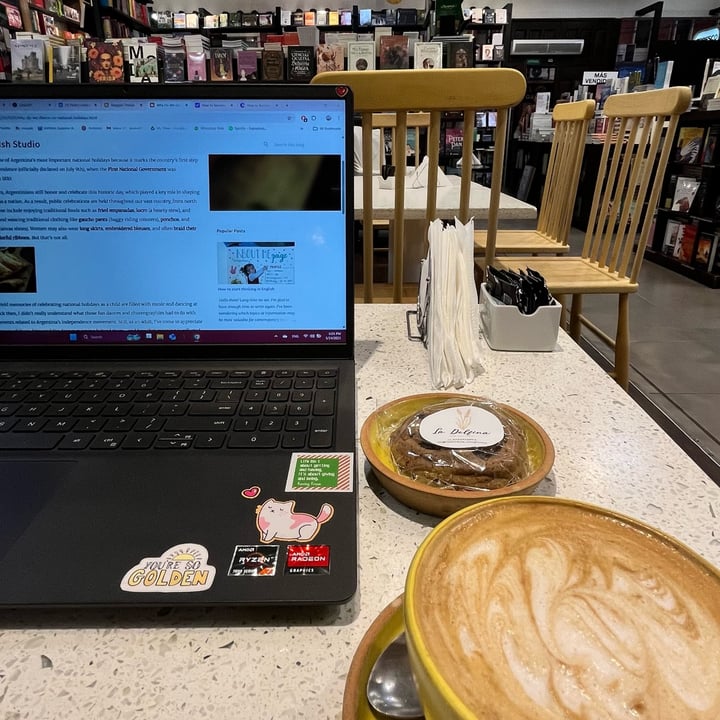 photo of Toresco café Cookie con chips de chocolate - La Delfina shared by @anaclara_ on  30 May 2025 - review