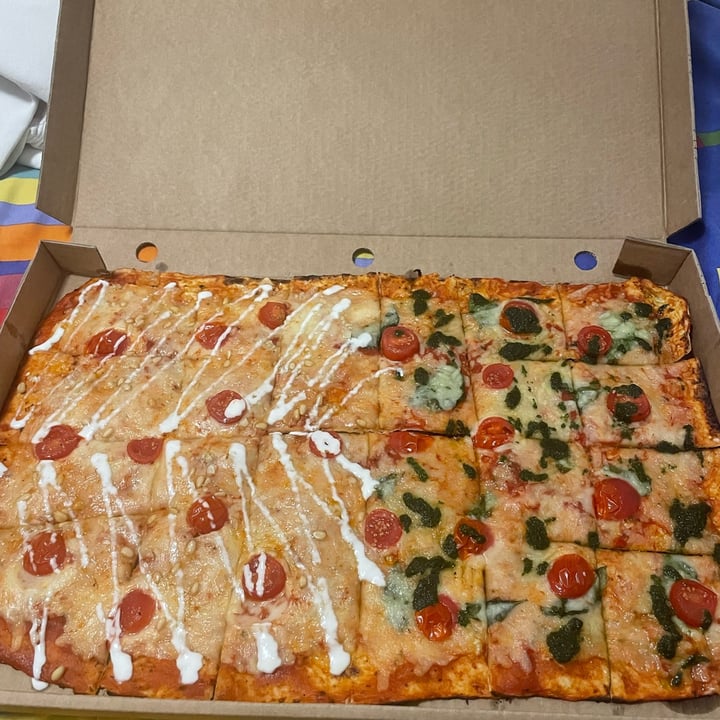 photo of ALTOKE pizza vegana piñonera y pizza vegana al pesto shared by @noeliaperez on  30 Oct 2023 - review