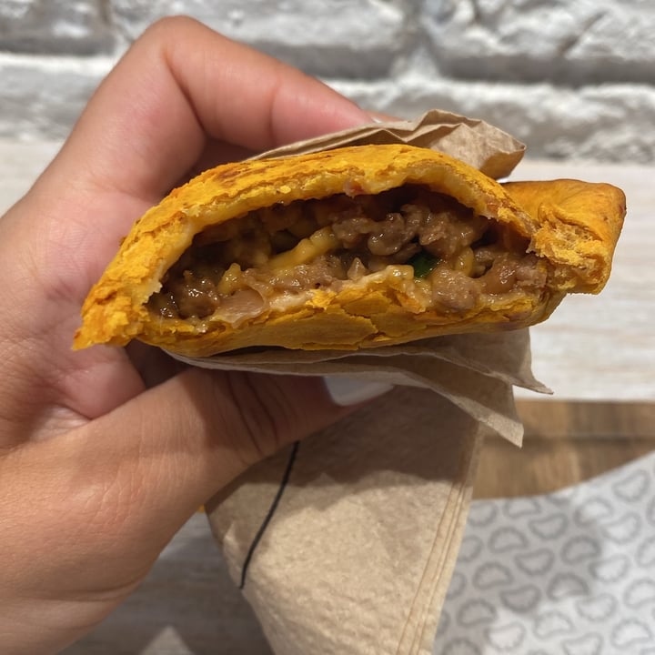 photo of Las Muns Empanada Cheeseburger vegana shared by @arjolla on  03 Jul 2025 - review