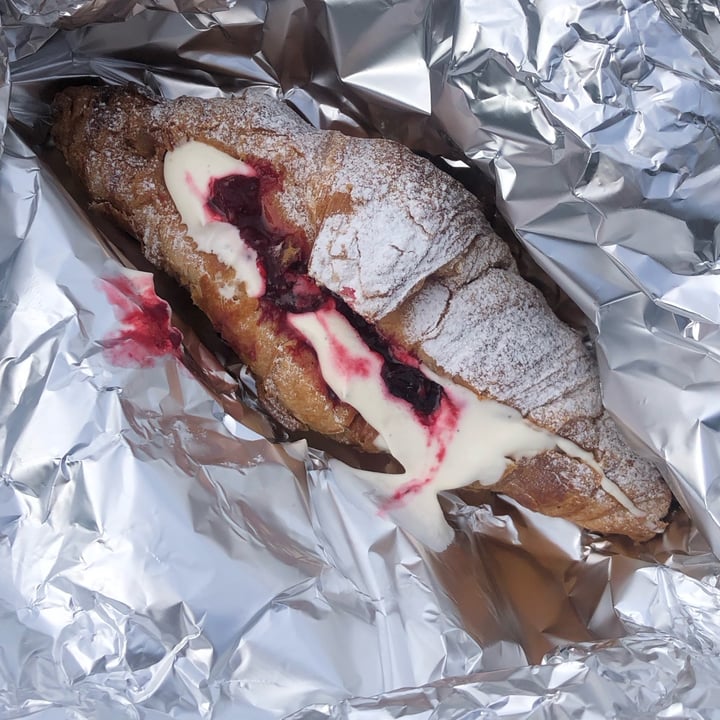 photo of The Green Goose Raspberry & Cream Croissant shared by @brandonthefruit on  11 Apr 2024 - review