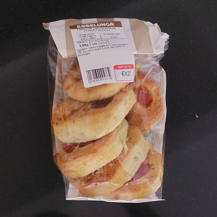 photo of Esselunga Focaccine con pomodorini shared by @gemmaviva on  18 Aug 2023 - review