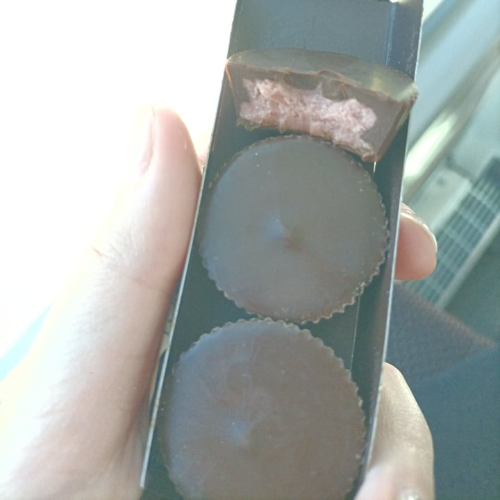 photo of Koro bio nut butter cups strawberry cashews shared by @maka89 on  14 Apr 2024 - review