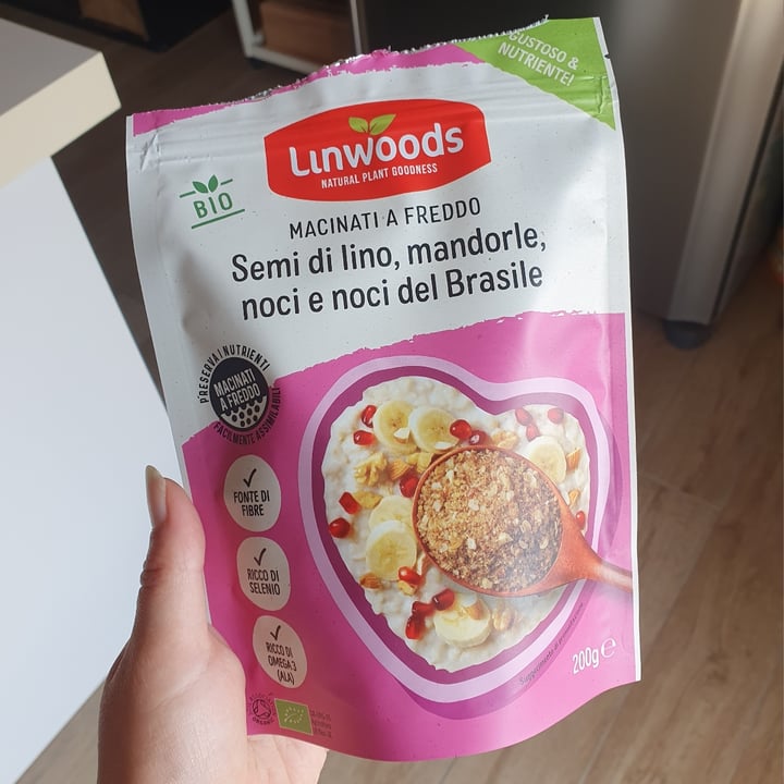 photo of Linwoods Macinati a freddo, semi di lino, mandorle, noci e noci del Brasile shared by @tania- on  01 Oct 2023 - review