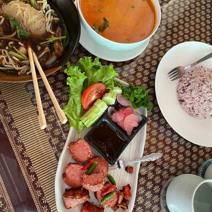 photo of สวนเอกภาพ อาหารเจ素食餐廳 Suan Eakaparp Vegetarian แหนมทอด vegan nam tod shared by @shawjuju on  15 Feb 2024 - review