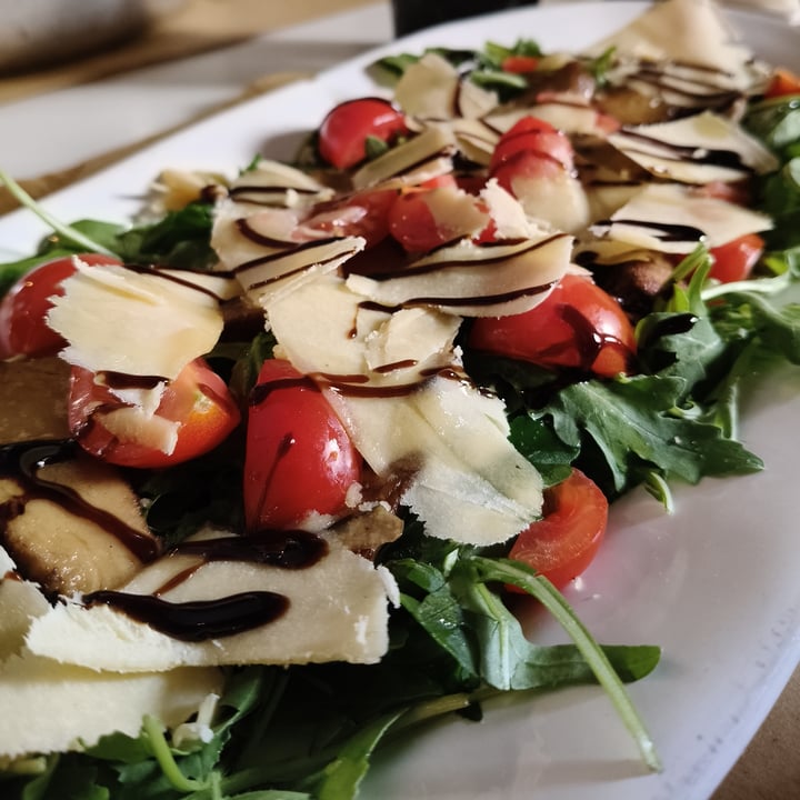 photo of Buddy Italian Restaurant Cafè Tagliata di seitan con rucola e scaglie di gondino shared by @andydesa on  04 Aug 2024 - review