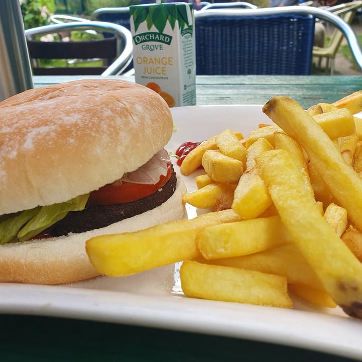 photo of Oaks Park Cafe Beef Style Vegan Burger shared by @gembean on  28 Jul 2024 - review