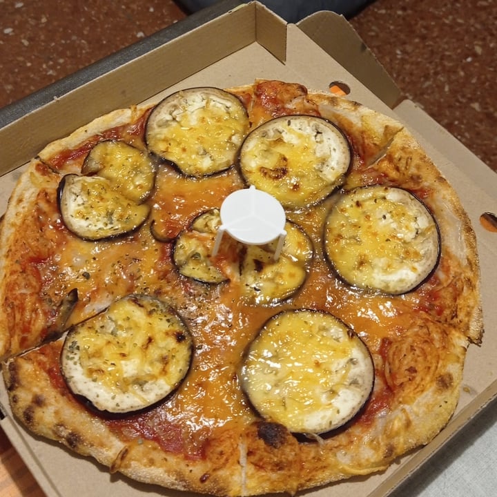 photo of deWeggie's Pizza Vegana Deweggies shared by @moniqueta on  30 Aug 2023 - review