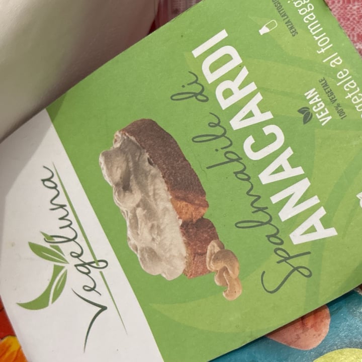 photo of Vegeluna spalmabile di anacardi shared by @camiveggy on  11 Jun 2024 - review