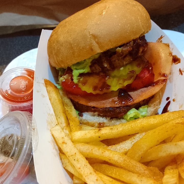 photo of Príncipe Coatí Better Western Burger shared by @vicmartinezs on  16 Jul 2024 - review