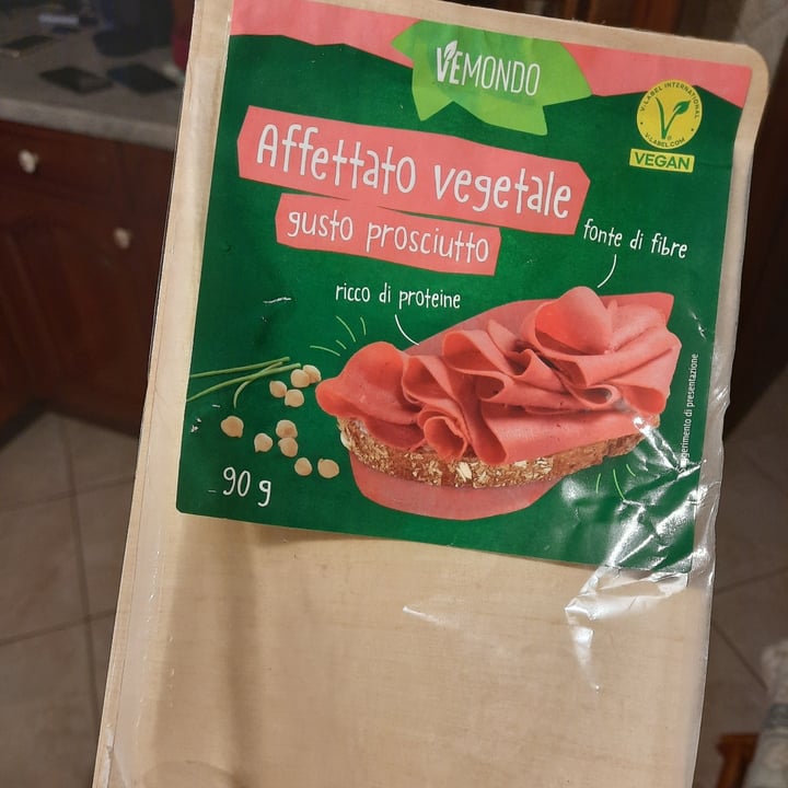 photo of Vemondo affettato vegetale gusto prosciutto shared by @bibicream on  17 Aug 2023 - review