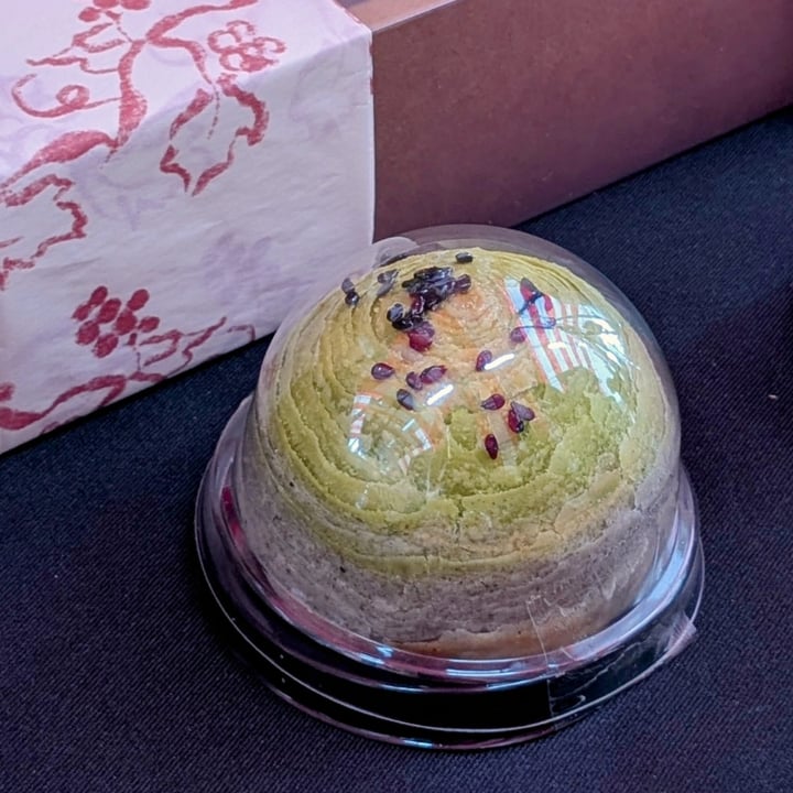 photo of Radeau Spiral Mooncake Matcha with Black Sesame Mochi shared by @xinru-t on  01 Oct 2025 - review