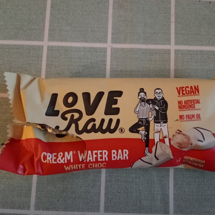 photo of LoveRaw Caramelised Biscuit Cream Wafer Bar shared by @vivanlasvegan on  20 Dec 2023 - review