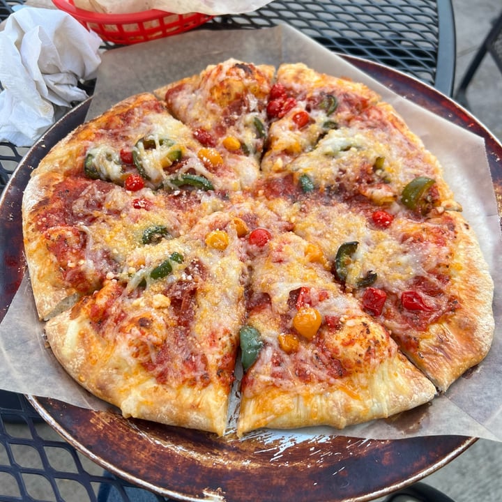 photo of Pig Minds Brewing Co. pepperoni pepper drop pizza shared by @aubreyj27 on  10 May 2024 - review