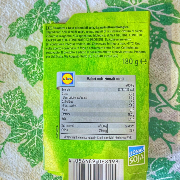 photo of Vemondo tofu al naturale shared by @federicathewitch on  07 Sep 2023 - review