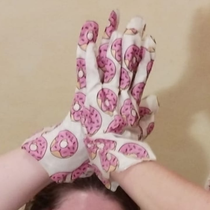 photo of Sence Donut Worry Hand Mask Gloves shared by @saechsine on  18 Sep 2023 - review