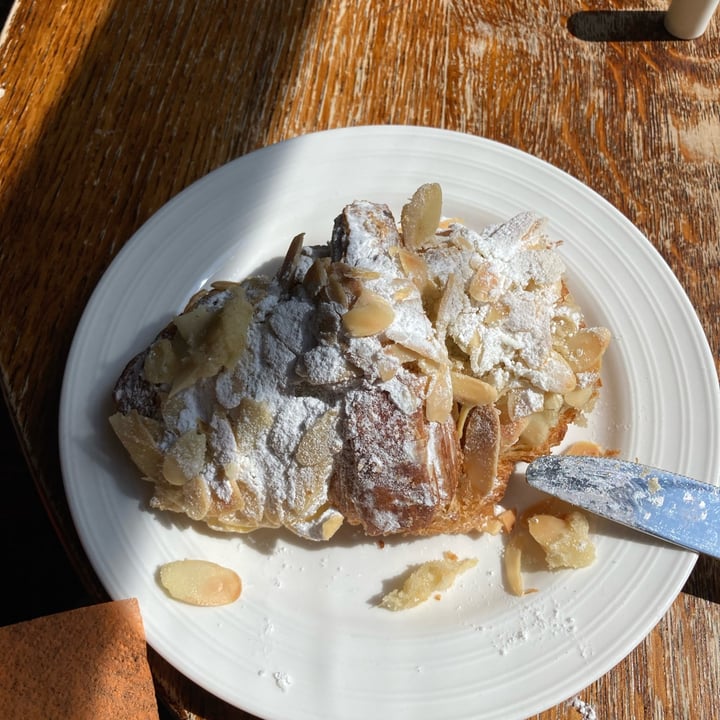 photo of Droitwich coffee culture & roasters vegan Almond Croissant shared by @mictheotterspotter on  24 Aug 2024 - review