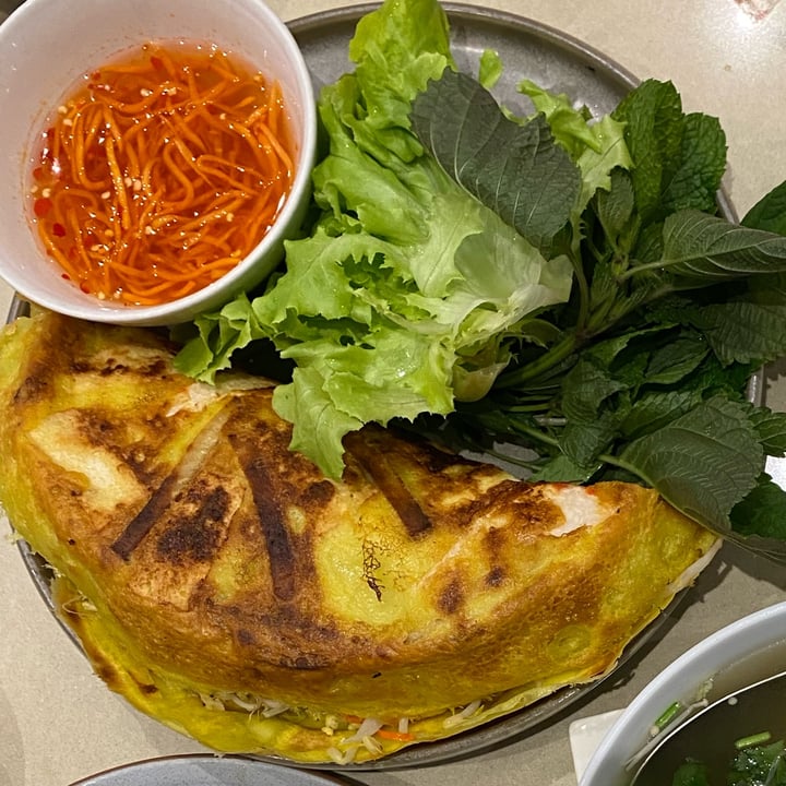 photo of Loving Hut Vietnamese Pancake (Bun Xeo) shared by @blacklilyleaf on  04 Apr 2024 - review