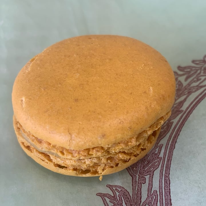 photo of Ladurée Beverly Hills Passionfruit Ylang Ylang Macaron shared by @potplant on  02 Aug 2024 - review