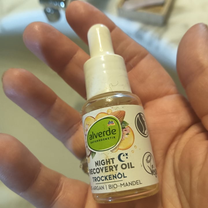 photo of Alverde Naturkosmetik night recovery oil shared by @giovannamag on  11 Jun 2025 - review