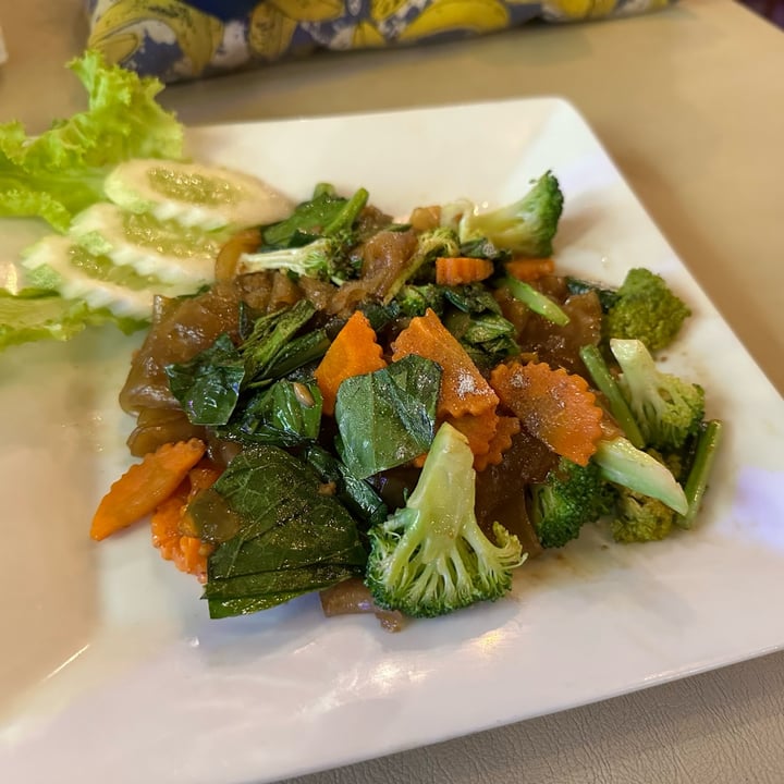 photo of Krabi Kiran Kitchen Restaurant, Ao nang Beach - Thailand Phad See Ew Veg. shared by @dafnelately on  06 May 2024 - review