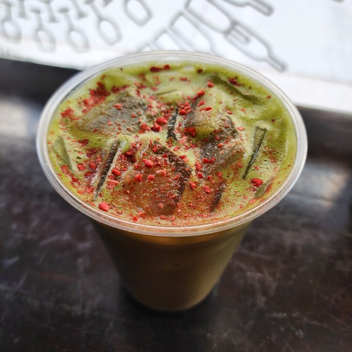 photo of Avalon Café and Bakery Strawberry and Matcha Latte shared by @jasminekhar on  09 Mar 2024 - review