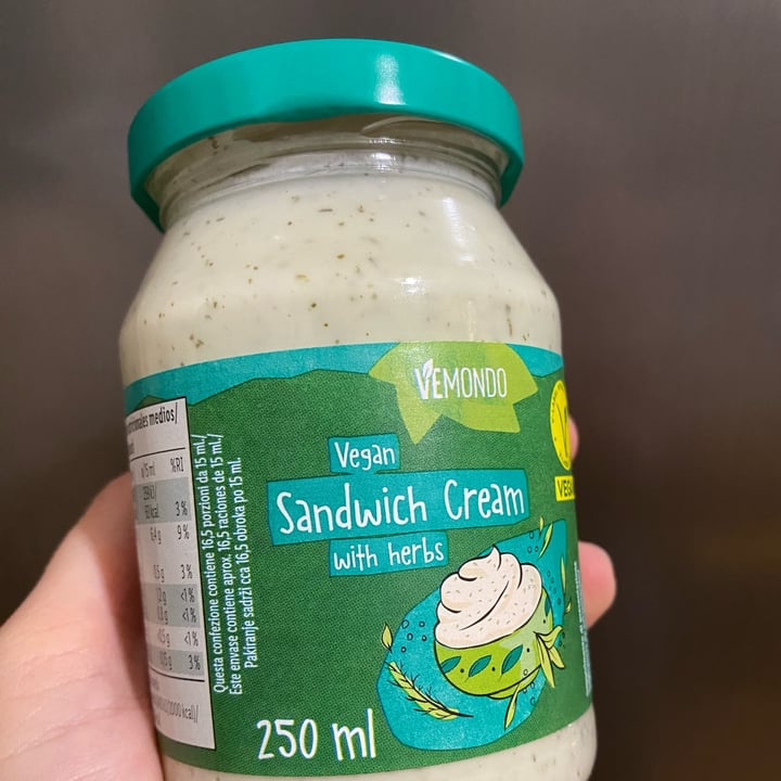 photo of Vemondo Crema sándwich con hierbas shared by @ffede05 on  02 Jan 2024 - review