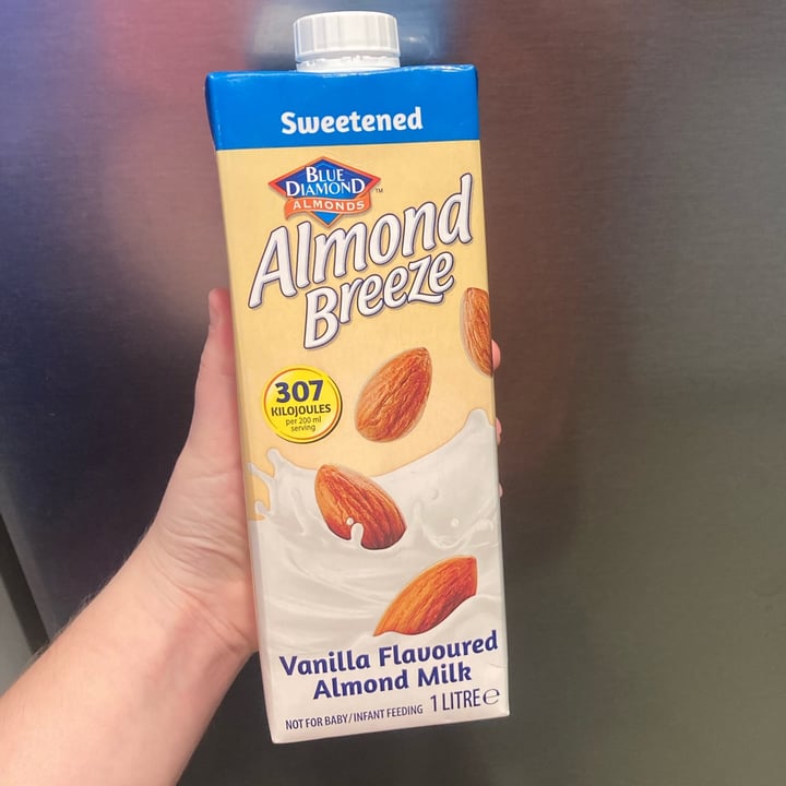 photo of Almond Breeze vanilla flavoured almond milk shared by @catherinews on  01 May 2024 - review