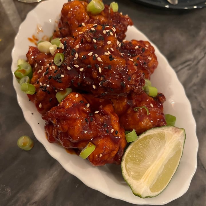 photo of Espécie - Restaurante Vegetariano KFC Cauliflower shared by @moonface on  04 Jun 2024 - review