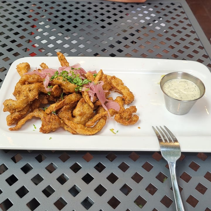 photo of MeeT in Gastown Oyster Mushroom Kalamari shared by @all1za on  19 Sep 2023 - review