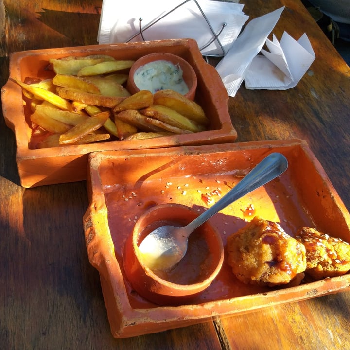 photo of Taboo Tiki Bar Comida Vegana e Vegetariana flower wings shared by @cbrage on  07 Jun 2024 - review