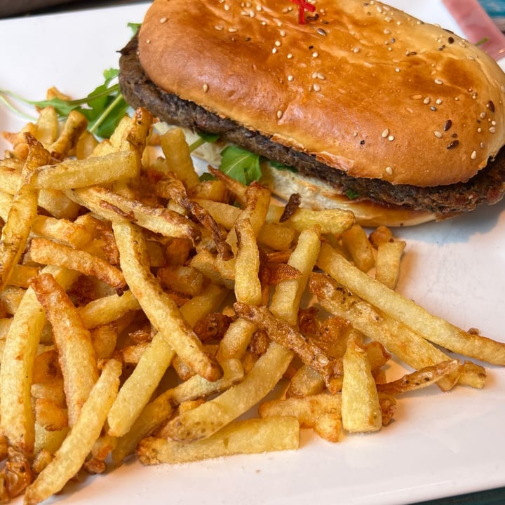 photo of Cerveceria Fuser Hamburguesa Veggie shared by @mellamoyahia on  03 Sep 2023 - review