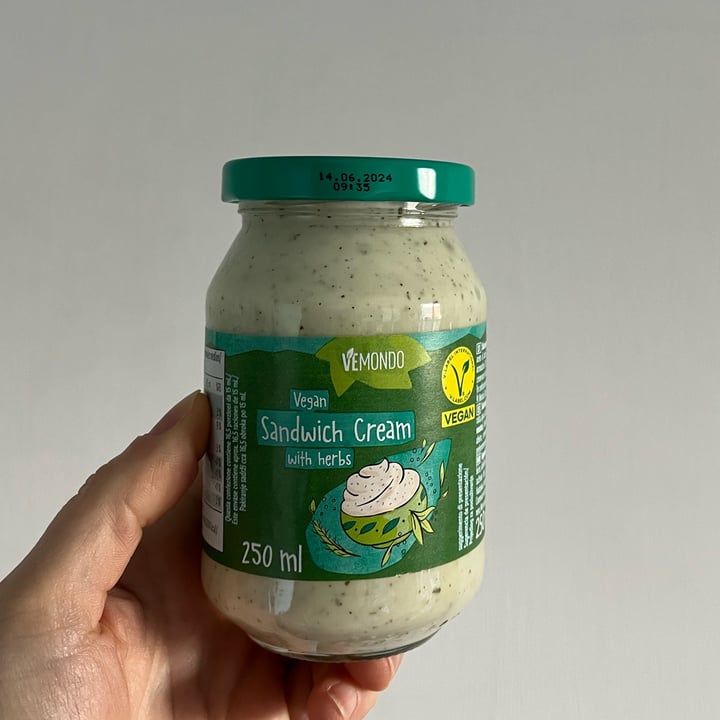 photo of Vemondo Salsa Sandwich Cream with Herbs  shared by @charlotteauxfraises on  13 Apr 2024 - review