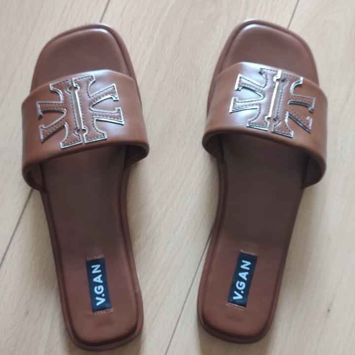 photo of V.Gan Choy Women's Vegan Leather Logo Slider Sandals shared by @giovannacaivano on  10 Mar 2025 - review