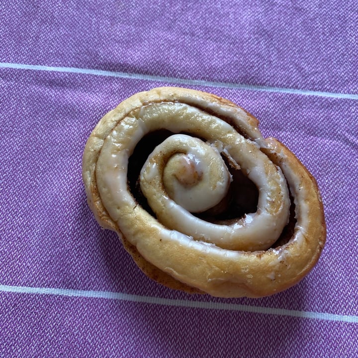 photo of VG Pâtisserie - Pâtisserie Végétale cinnamon rolls shared by @veganfuorisede on  09 Mar 2024 - review
