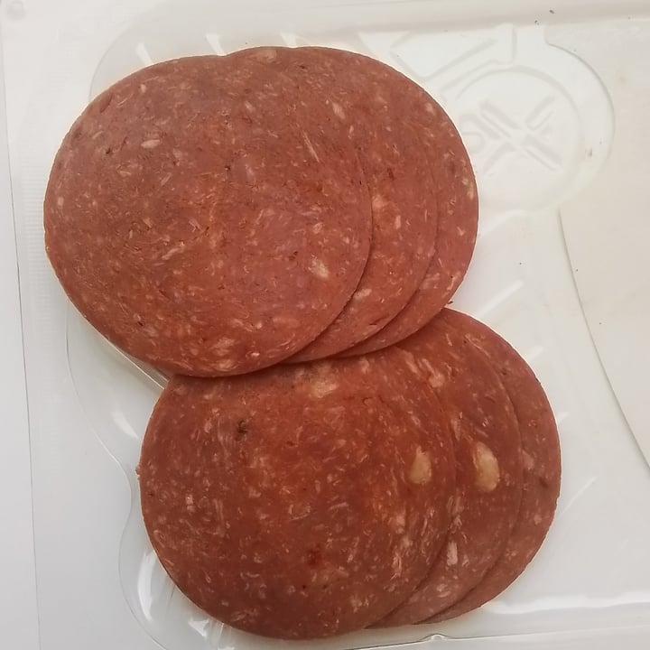 photo of Rügenwalder Mühle vegane Mühlen Salami mit Peperoni shared by @thegermantrashpanda on  03 Apr 2025 - review