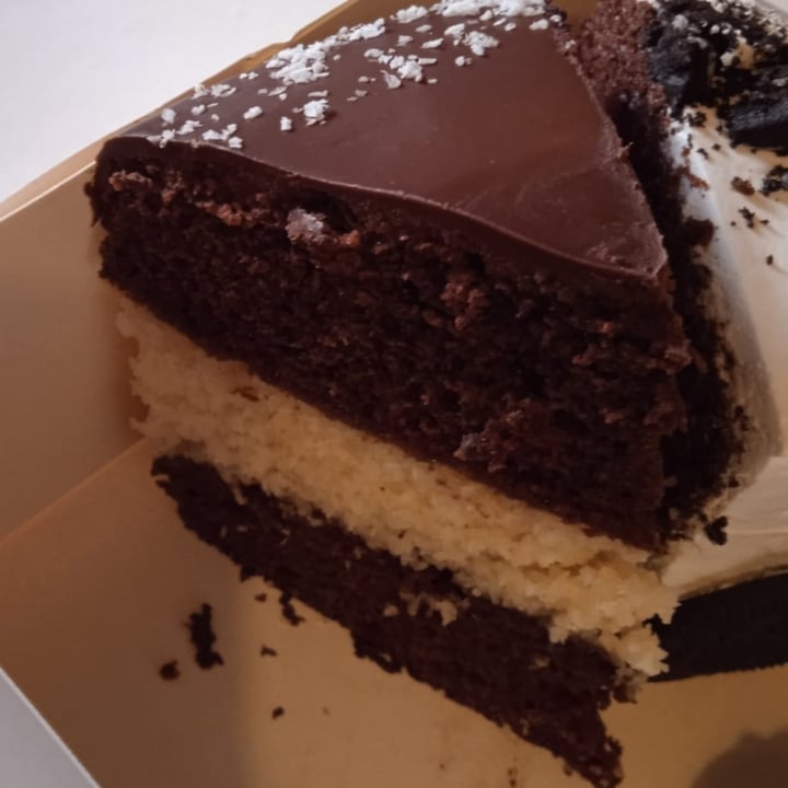 photo of Pasteleria Tara Artesana y Vegana Tarta de chocolate y coco shared by @ani16 on  09 Jun 2024 - review