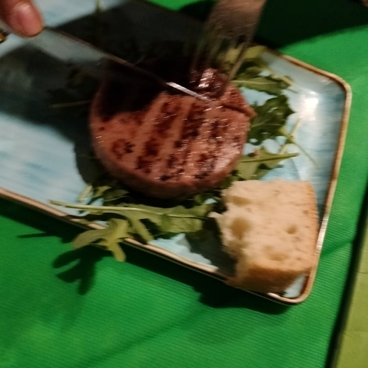 photo of Piperita burger con contorno di verdure shared by @bloodymaryai on  28 Sep 2025 - review