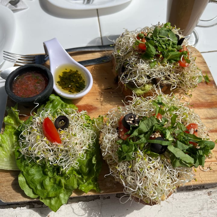 photo of Elixir Spot Mushroom Garlic & Avocado Hummus Toast shared by @plantpoweredat60 on  22 Mar 2024 - review