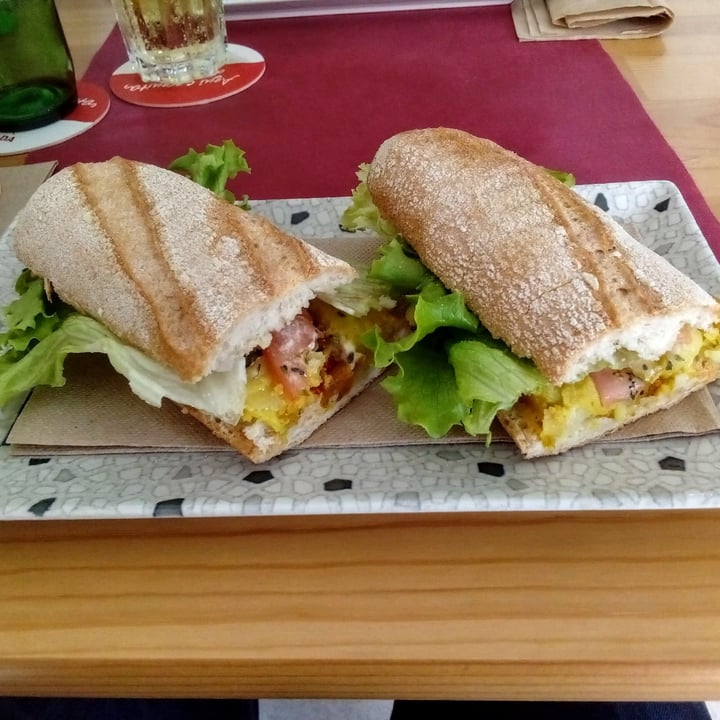 photo of TOC-TOC Café (vegano/sin gluten) Bocadillo de tortilla shared by @troosti on  21 Apr 2024 - review