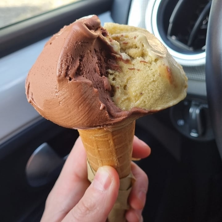 photo of Gelateria Greed Gelato Pistacchio E Cioccolato & Nocciole Della Tuscia shared by @ugomau on  23 Mar 2024 - review