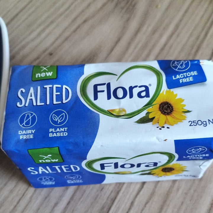 photo of Flora salted plant based block (butter) shared by @helenevegan on  09 Nov 2024 - review