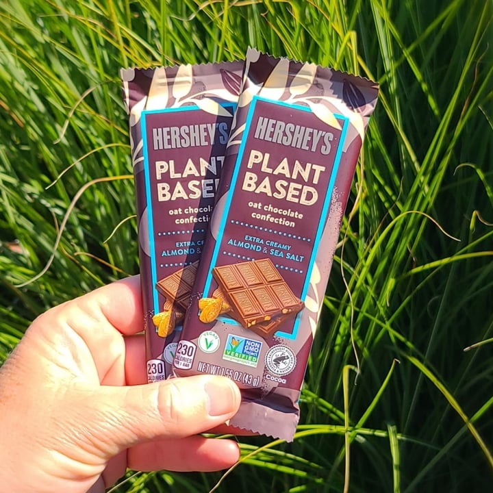 photo of Hershey's plant based oat chocolate confection almond & sea salt shared by @agreene428 on  04 Sep 2023 - review