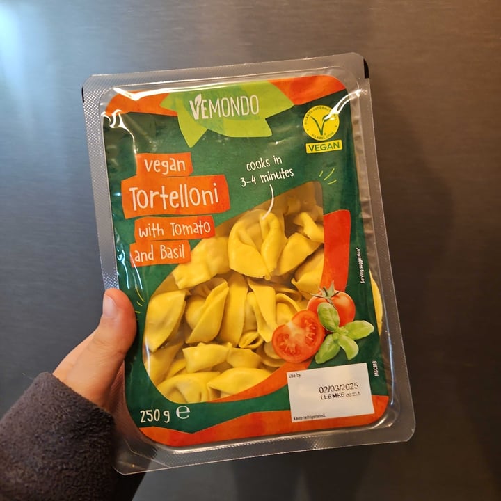 photo of Vemondo Tortelloni con pomodoro e basilico shared by @sonik on  19 Jan 2025 - review