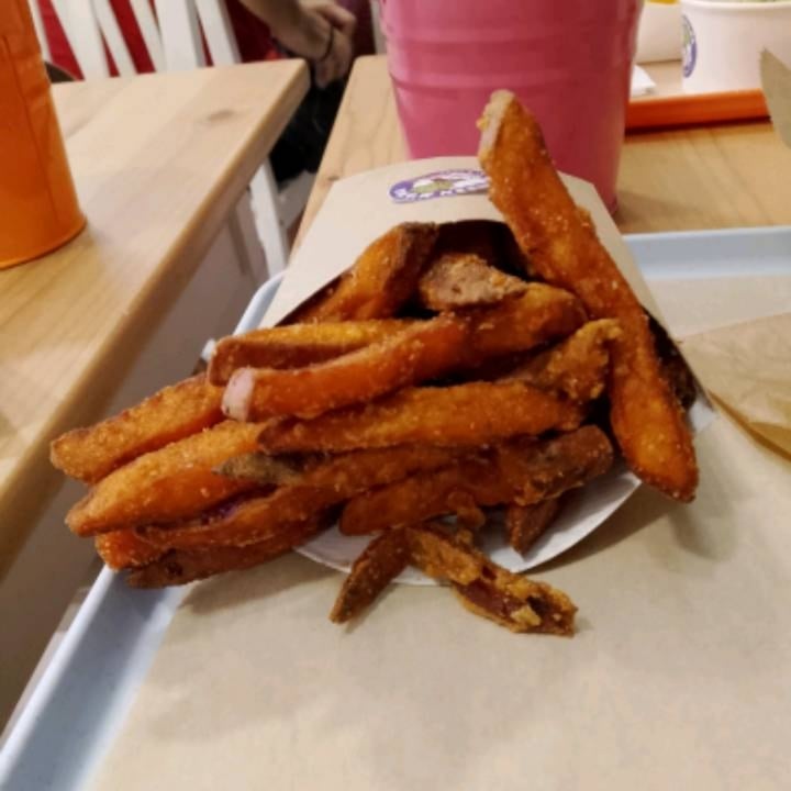photo of Green M'ama sweet potato fries shared by @claudiasquillante on  02 Sep 2025 - review