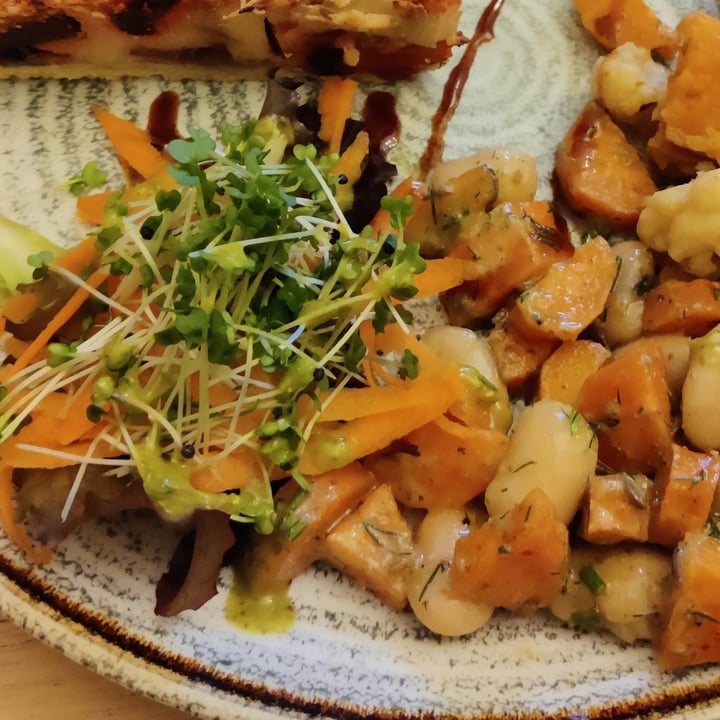 photo of Goji Cafe Vegetarian Cafe & Deli Carrot and Butterbean in Rosemary Dressing shared by @michelanice on  10 Dec 2023 - review